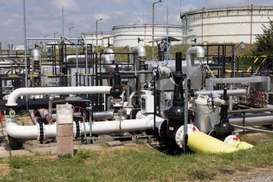 這是2022年5月24日在匈牙利薩茲豪隆包陶多瑙河煉油廠(chǎng)拍攝的連接匈牙利和俄羅斯的“友誼”輸油管道入口點(diǎn)。新華社發(fā)（弗爾季·奧蒂洛攝）