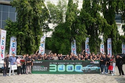 8月3日，中國(guó)車企奇瑞在雅加達(dá)舉行活動(dòng)，慶祝在印尼交付第3000輛電動(dòng)汽車OMODA E5。奇瑞汽車印度尼西亞銷售公司供圖