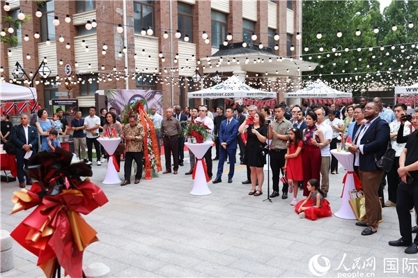 特立尼達(dá)和多巴哥駐華使館在其館內(nèi)慶祝特多獨(dú)立62周年。人民網(wǎng)記者 趙益普攝