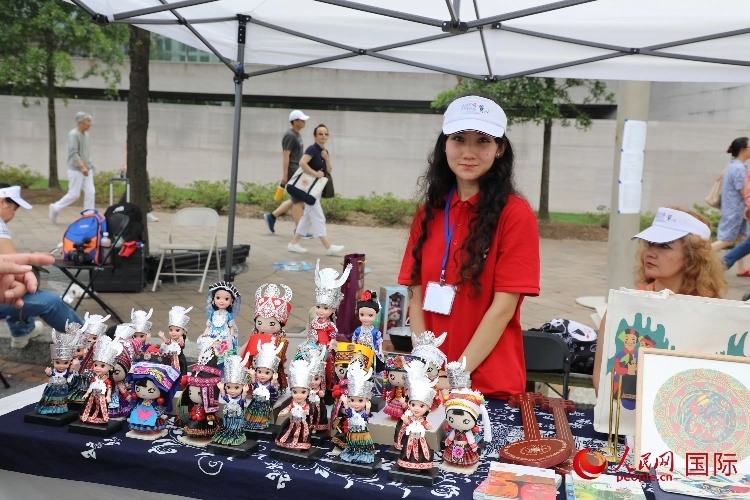 在今年活動(dòng)上，貴州代表團(tuán)設(shè)立的貴州非遺文化、“村BA”文創(chuàng)、貴州茶文化等展區(qū)。人民網(wǎng)記者 李志偉攝