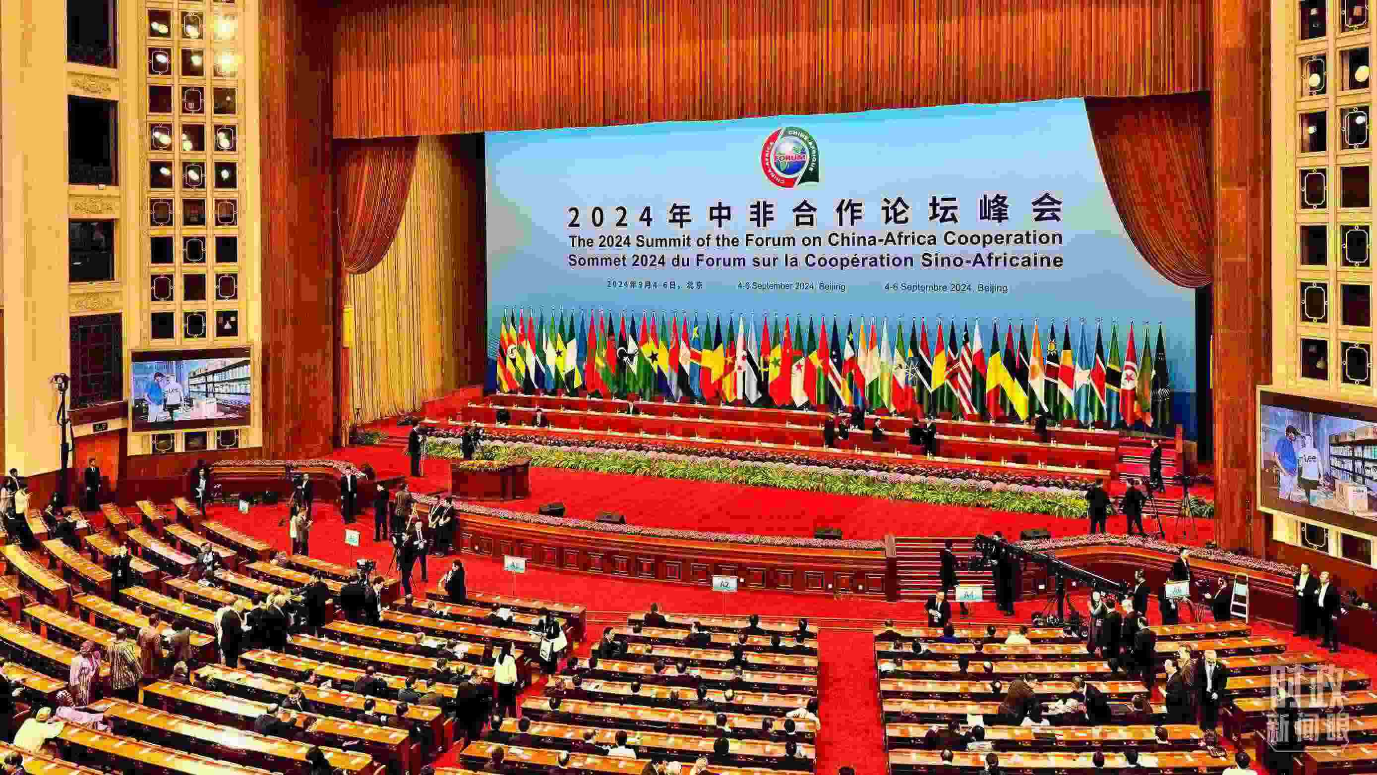  △9月5日上午，中非合作論壇北京峰會(huì)開(kāi)幕式在北京人民大會(huì)堂舉行。這是開(kāi)始前的現(xiàn)場(chǎng)。（總臺(tái)央視記者李增仁拍攝）