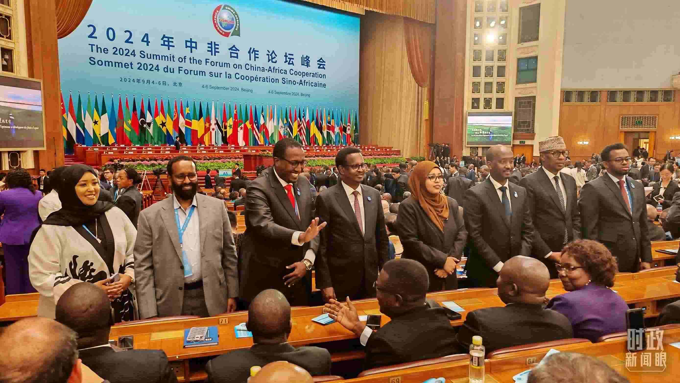  △峰會(huì)搭建溝通的橋梁。（總臺(tái)央視記者鄂介甫、周倜拍攝）