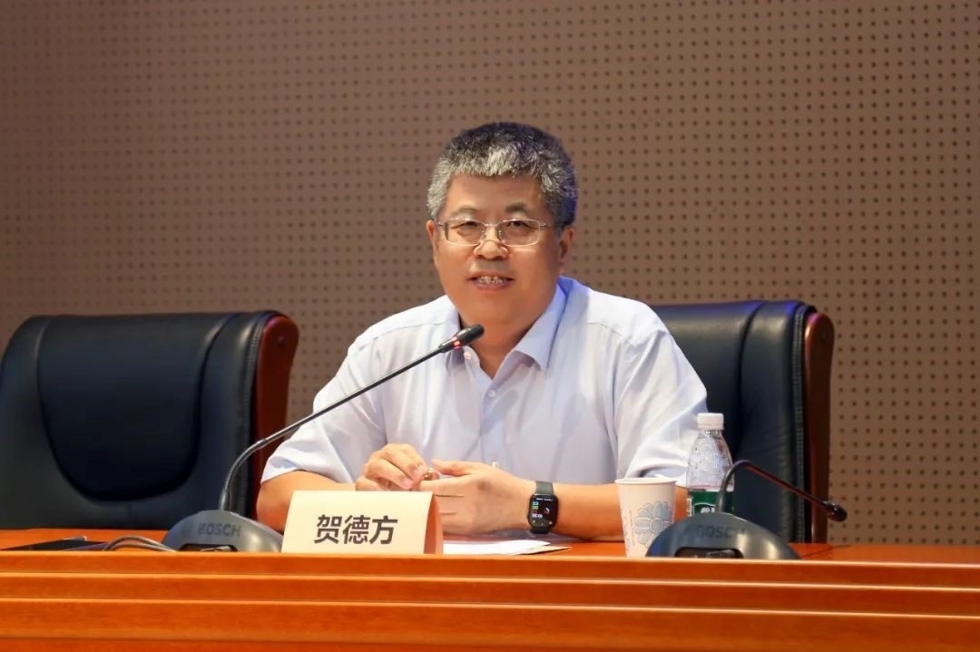 國務(wù)院參事、科技部原副秘書長、中國科技評(píng)估與成果管理研究會(huì)理事長賀德方致辭。主辦方供圖