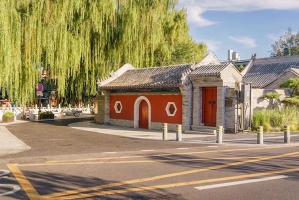 北京建筑大學(xué)古建保護(hù)與利用專業(yè)師生對北京德勝門內(nèi)大街開展空間品質(zhì)綜合提升項目，圖為項目竣工后的實景圖。校方供圖