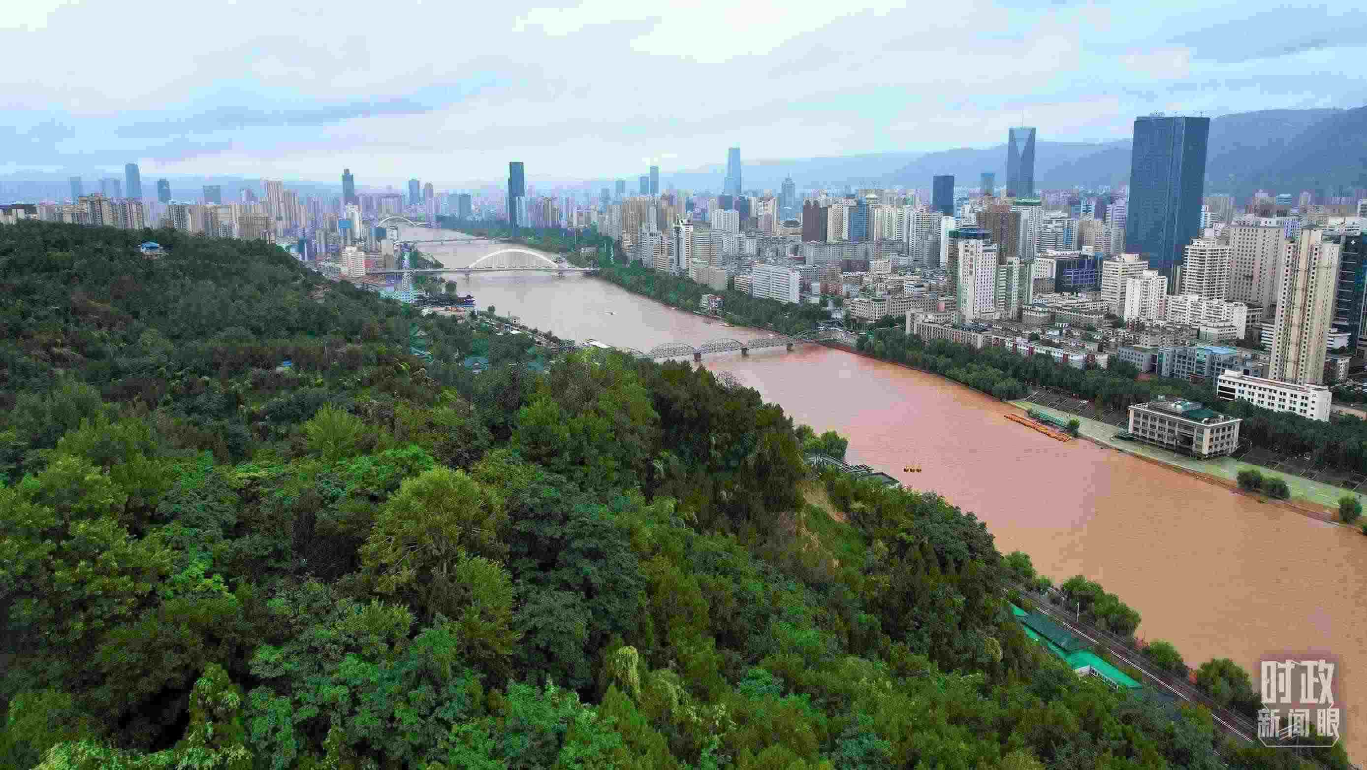 △黃河蘭州段。（總臺(tái)央視記者范凱拍攝）