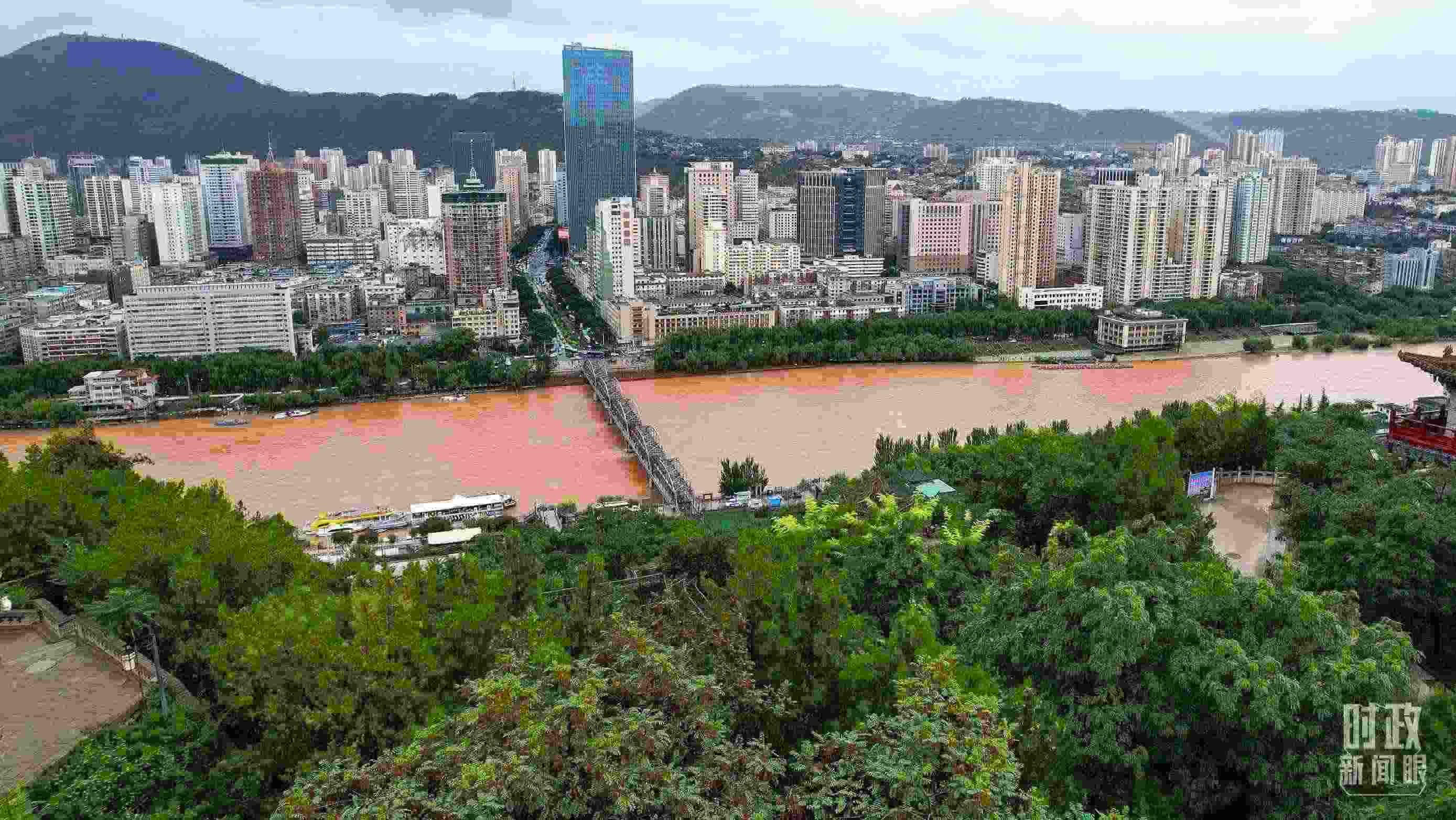△黃河蘭州中山橋段。（總臺(tái)記者馬凌峰拍攝）