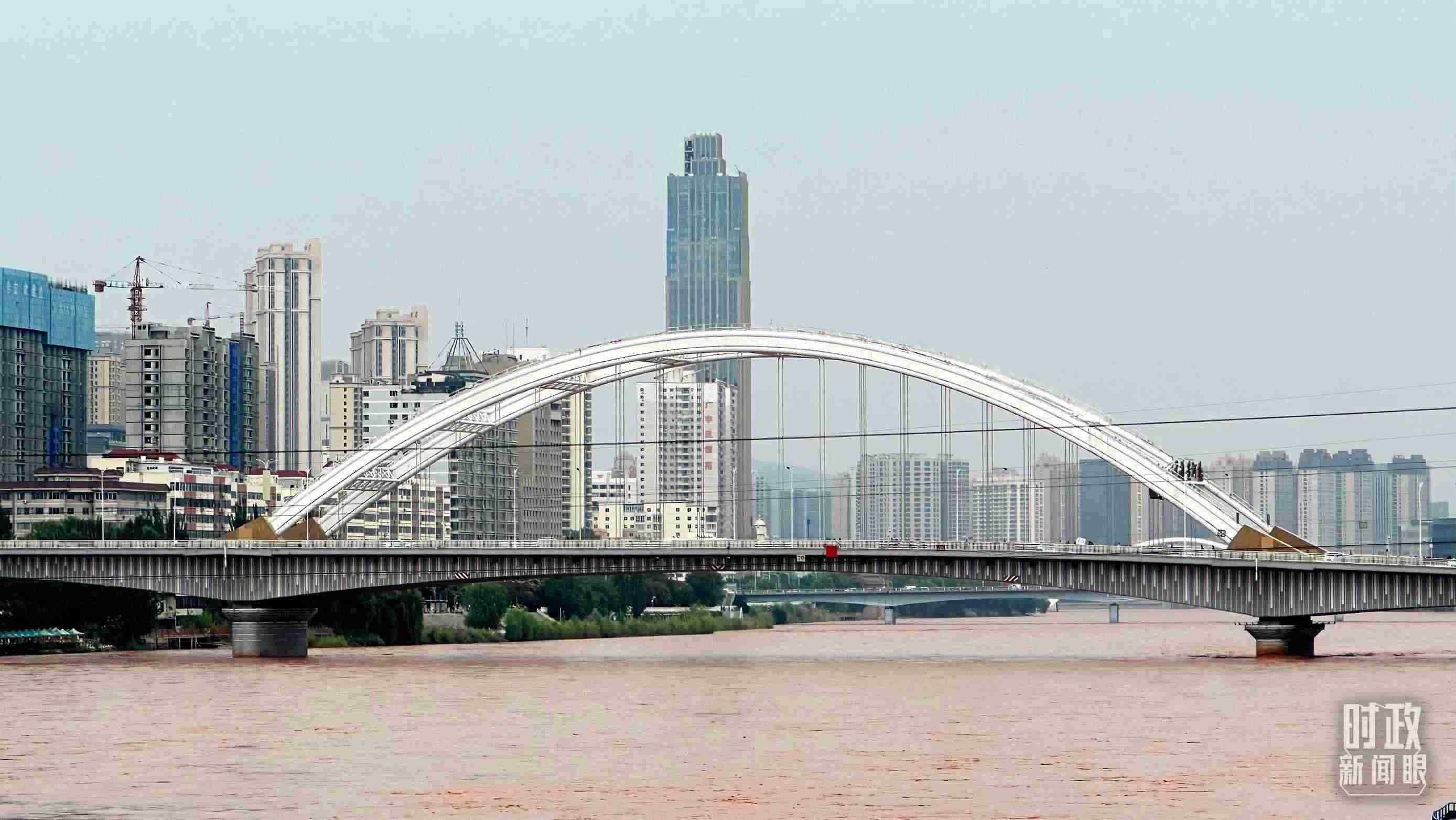 △黃河蘭州段。（總臺(tái)央視記者范一鳴拍攝）