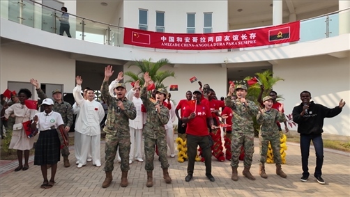 中安合唱歌曲《相親相愛》。內(nèi)圖大學(xué)孔子學(xué)院供圖