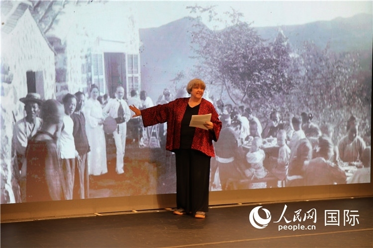 2、美國“鼓嶺之友”代表穆言靈講述友好故事。 人民網(wǎng)記者 李志偉攝