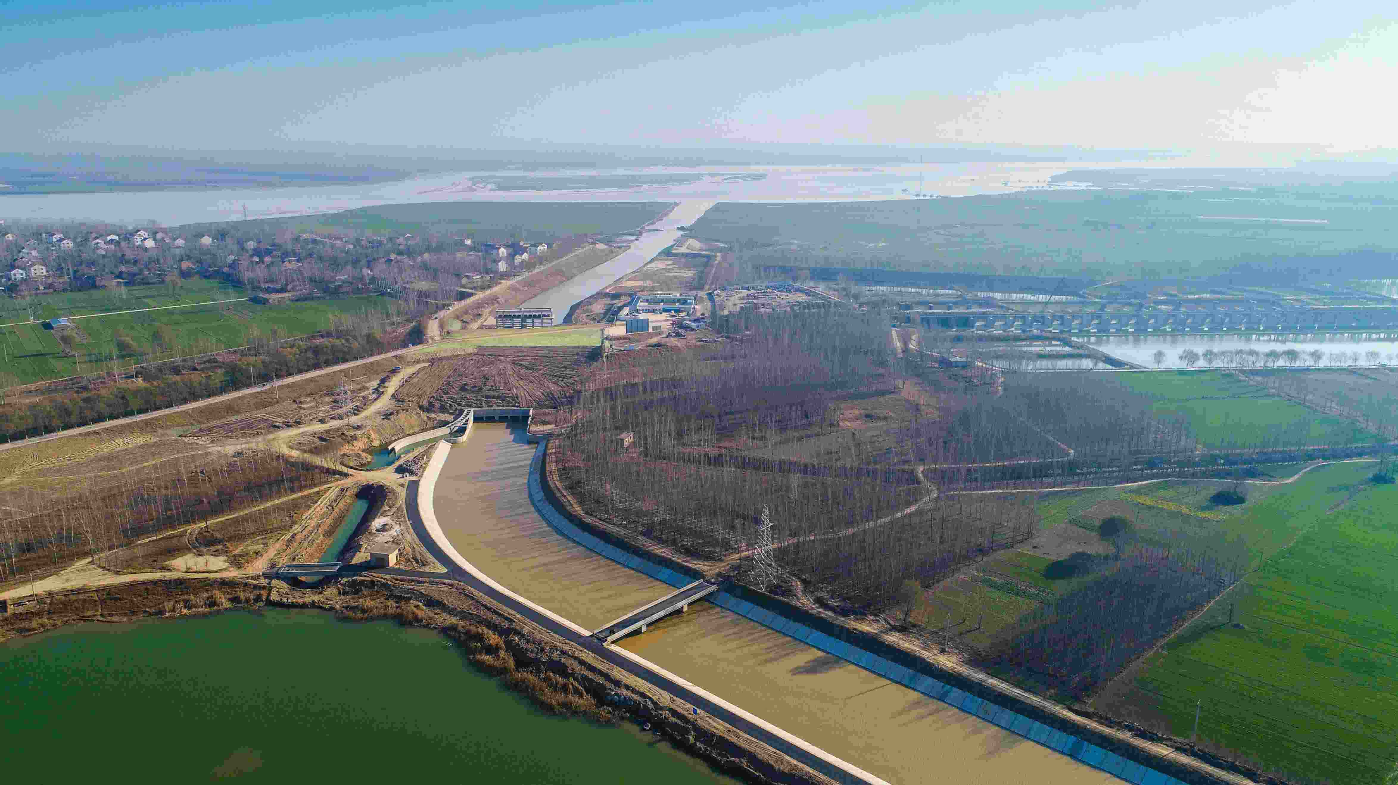 實施引黃入冀調(diào)水，助力華北地下水超采綜合治理和白洋淀生態(tài)環(huán)境修復(fù)。水利部水資源局供圖