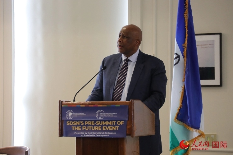 萊索托國(guó)王萊齊耶三世出席活動(dòng)并致辭。人民網(wǎng)記者 李志偉攝