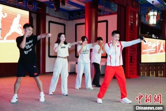 巴黎奧運會拳擊冠軍吳愉現(xiàn)場教學。上海市港澳辦供圖