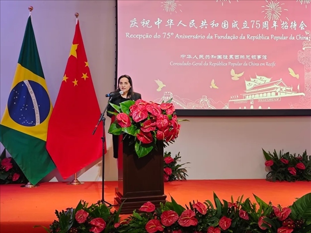 伯南布哥州州長(zhǎng)代表、科技廳長(zhǎng)維達(dá)爾在招待會(huì)上致辭。 中國(guó)駐累西腓總領(lǐng)館供圖