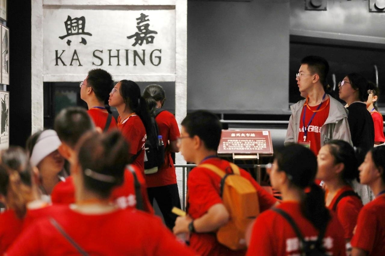 青少年參觀嘉興市南湖革命紀念館。拍友 金鵬 攝