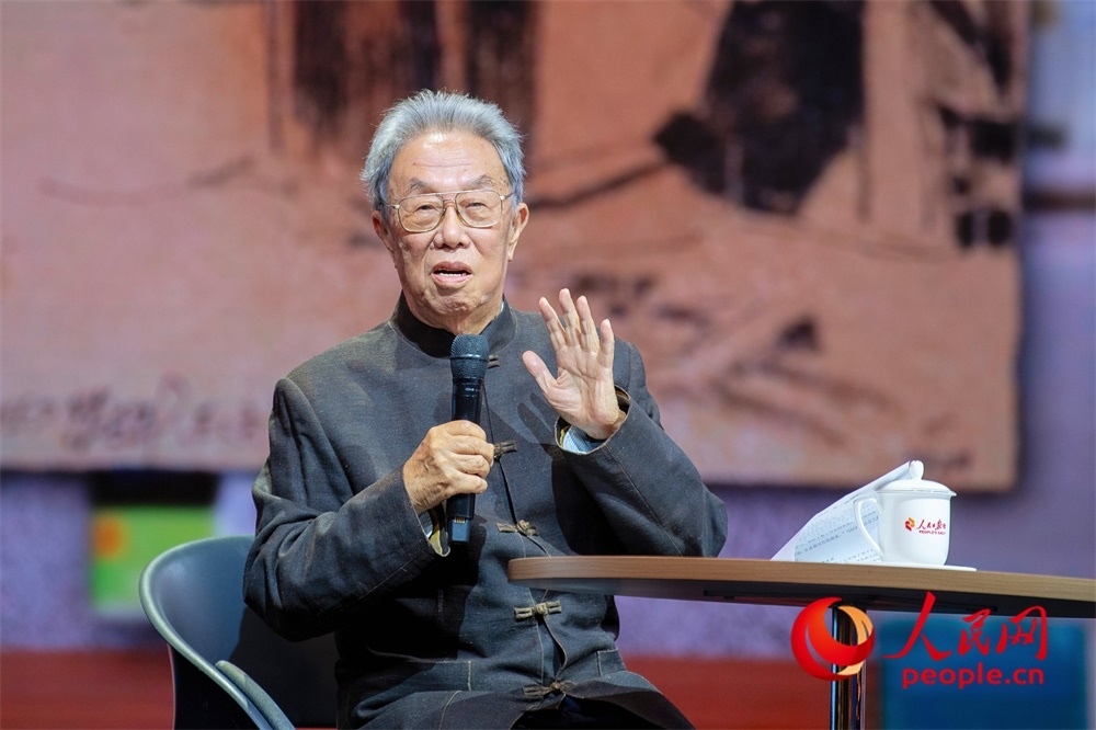 王蒙以《與時代同行 與人民同心》為題演講。人民網(wǎng)記者 翁奇羽攝