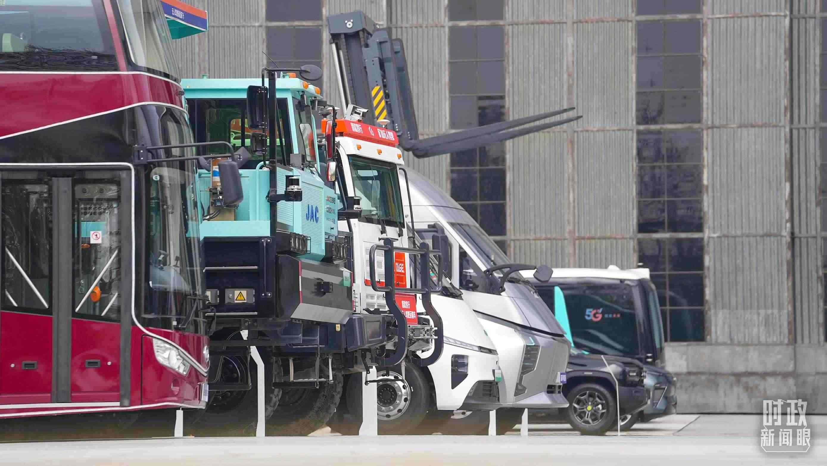 △安徽省重大科技創(chuàng)新成果集中展示展出的新能源汽車。（總臺(tái)央視記者金雨秋拍攝）