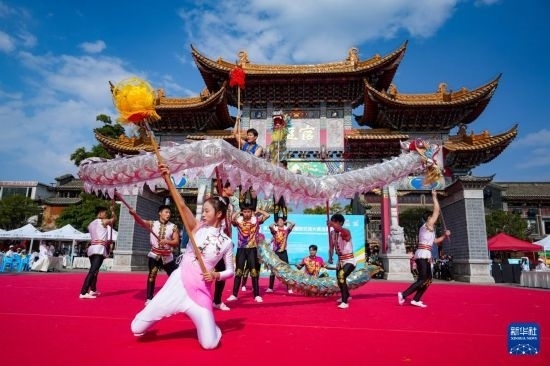 10月19日，四川師范大學(xué)舞龍隊(duì)在傳統(tǒng)舞龍項(xiàng)目中比賽，最終他們獲得該項(xiàng)目銀獎(jiǎng)。