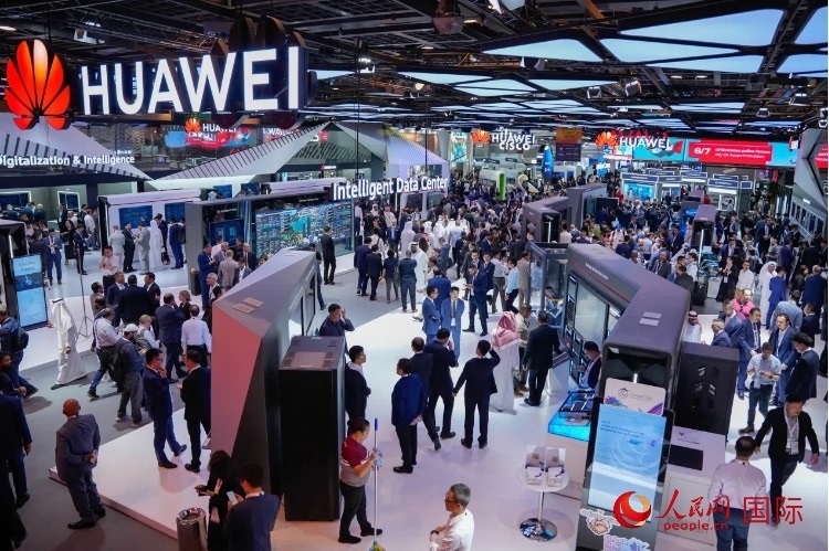 華為展臺(tái)。人民網(wǎng) 塔里克·易卜拉欣攝