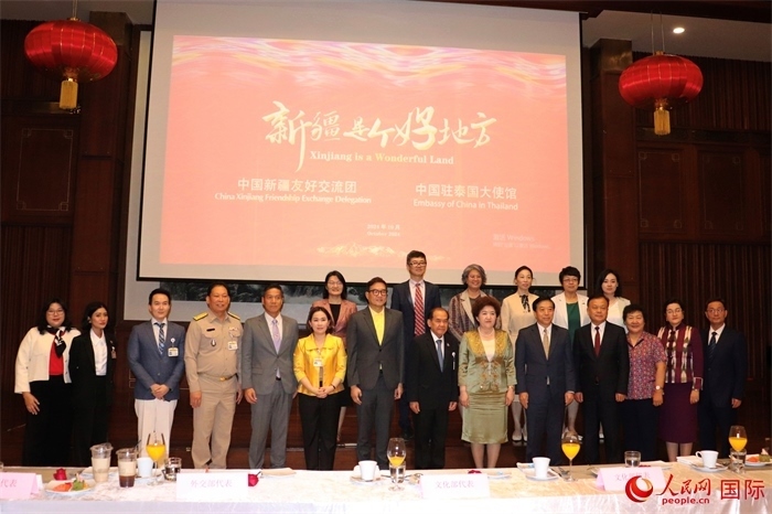 與會(huì)嘉賓合影。人民網(wǎng)實(shí)習(xí)生 姚欣可攝