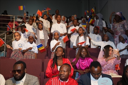 現(xiàn)場觀眾與決賽選手熱情互動。中國石油非洲公司供圖