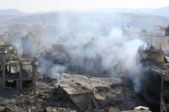 這是10月16日在黎巴嫩南部城鎮(zhèn)加納拍攝的遭摧毀的建筑。新華社發(fā)（阿里·哈希紹攝）