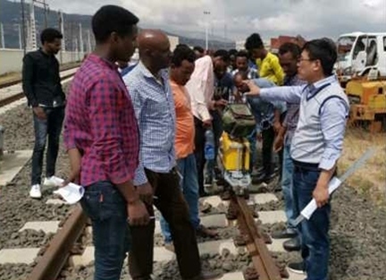 山東職業(yè)學(xué)院開展亞吉鐵路運營技術(shù)培訓(xùn)。教育部職業(yè)教育與成人教育司供圖