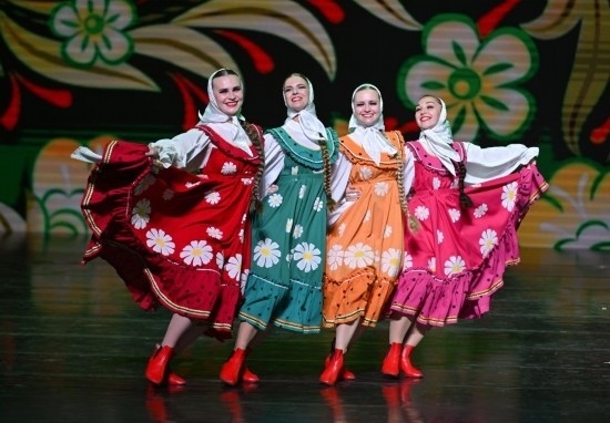 6月22日，2024-2025“中俄文化年”海南島歡樂節(jié)俄羅斯藝術(shù)團體巡演在?？谑信e行。新華社記者郭程攝