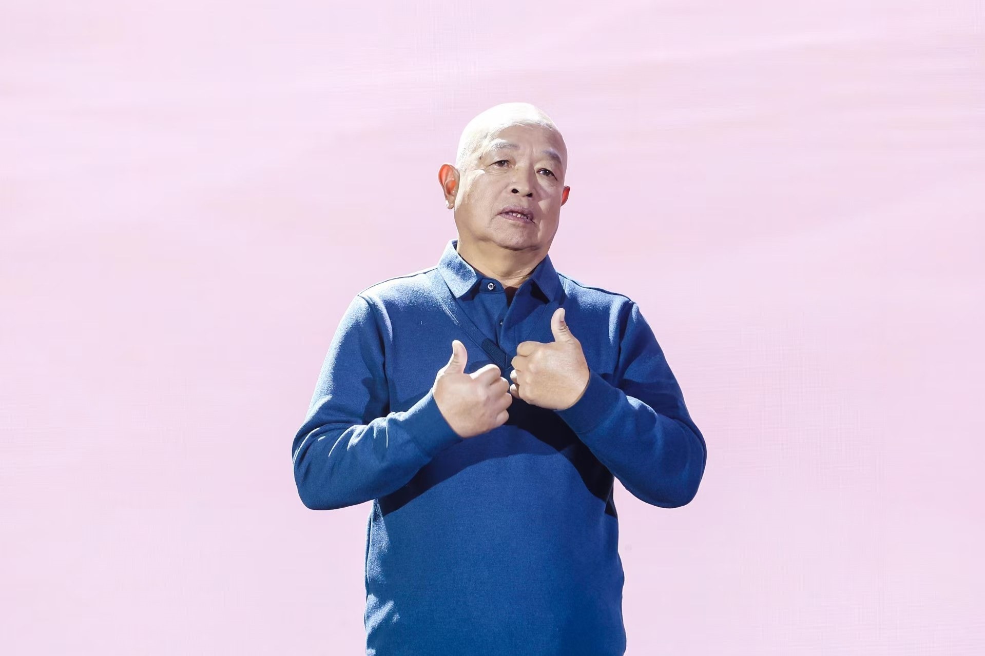 “山東好人”、煙臺市無聲洗車場經理柳興濤。人民視頻供圖。