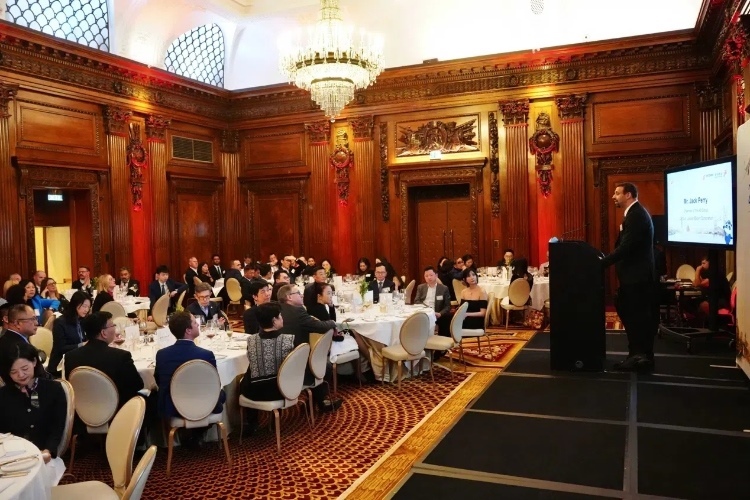 中英各界代表歡聚一堂展望2025新航程。吳若鳴攝