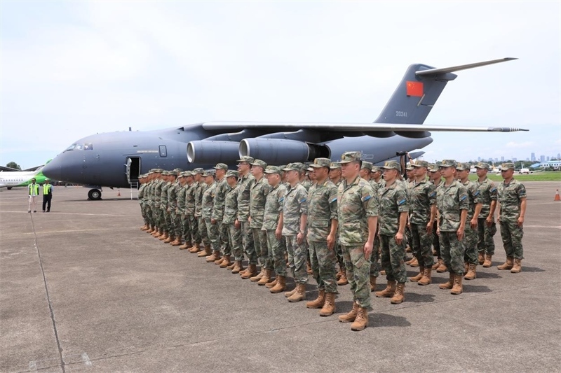 中方參演部隊(duì)搭乘運(yùn)—20運(yùn)輸機(jī)飛抵印尼國民軍空軍哈利姆機(jī)場。 龔勝祥攝