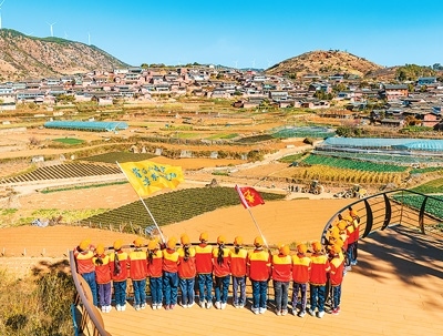 學(xué)生在攀枝花迤沙拉歷史文化主題研學(xué)基地參觀。 石 磊攝