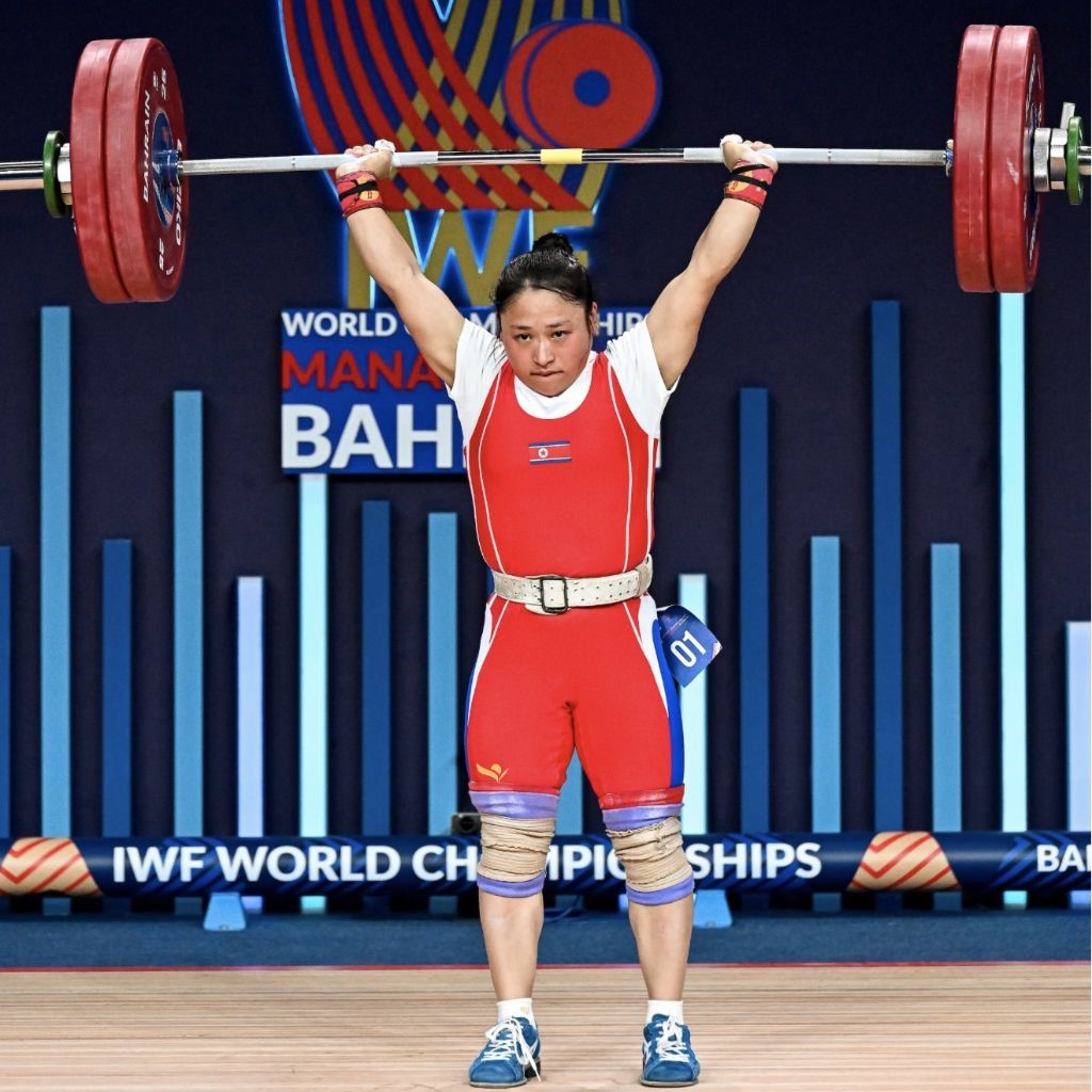 圖為李盛金在比賽中。圖片來源于國際舉重聯(lián)合會官網(wǎng)