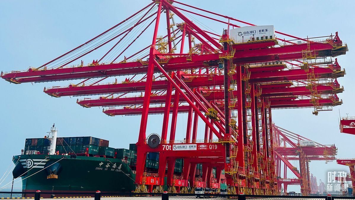 △山東日照港。（總臺(tái)央視記者范一鳴拍攝）