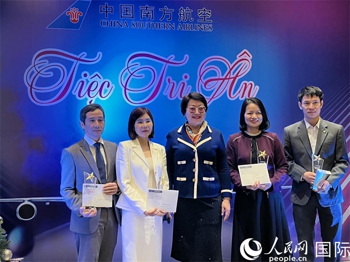 中越航司界代表在交流會上合影。人民網(wǎng)記者 楊曄攝