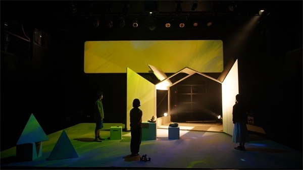 《又一道光芒》劇照。中國(guó)國(guó)家話劇院供圖