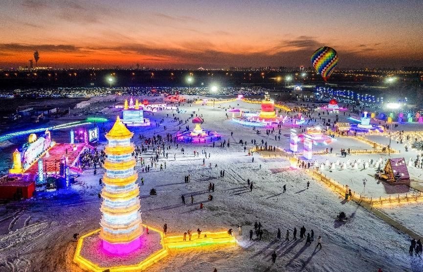 第四屆呼和浩特歡樂冰雪節(jié)活動現(xiàn)場。丁根厚攝