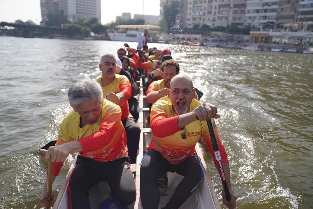 活動(dòng)現(xiàn)場龍舟競技，共慶春節(jié)。開羅中國文化中心供圖