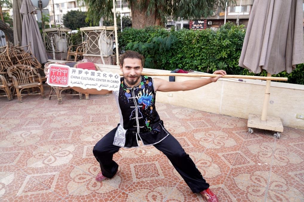 埃及民眾參與中國文化體驗(yàn)活動(dòng)。開羅中國文化中心供圖