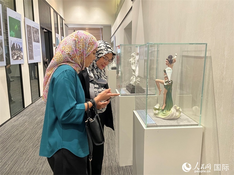 觀眾在參觀展覽。 人民網(wǎng)記者 劉慧攝