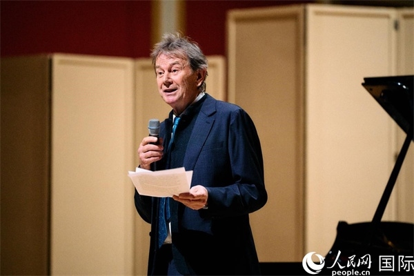 英中了解協(xié)會(huì)會(huì)長(zhǎng)邁克爾·伍德致辭。 楊浩鵬攝