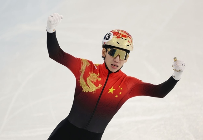 2月8日，林孝埈慶祝奪冠。新華社記者 黃偉 攝