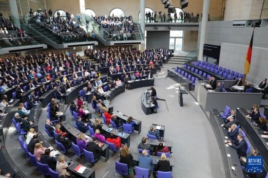 3月25日，在德國柏林，新一屆德國聯(lián)邦議院成立并召開首次全體會議。新華社記者 杜哲宇 攝