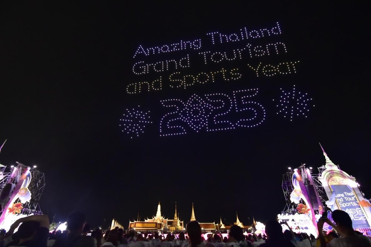 由1200架無人機組成的燈光秀點亮夜空。泰國國家旅游局供圖