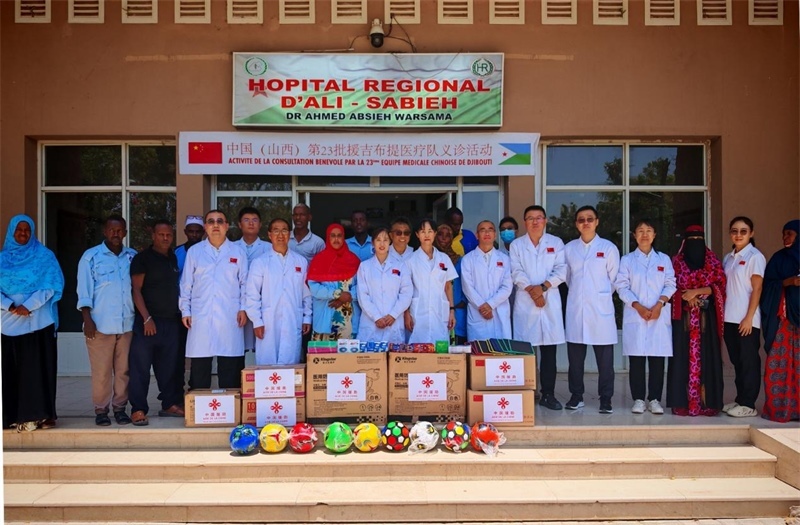 中國(guó)（山西）第23批援吉布提醫(yī)療隊(duì)在當(dāng)?shù)亻_展義診，并捐贈(zèng)一批急需藥品。中國(guó)（山西）第23批援吉布提醫(yī)療隊(duì)供圖