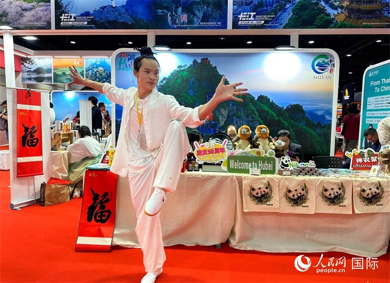 中國武當(dāng)功夫走進(jìn)東南亞，以精湛的武藝和飄逸的身姿詮釋中國武術(shù)的精髓。人民網(wǎng)記者 簡(jiǎn)承淵攝