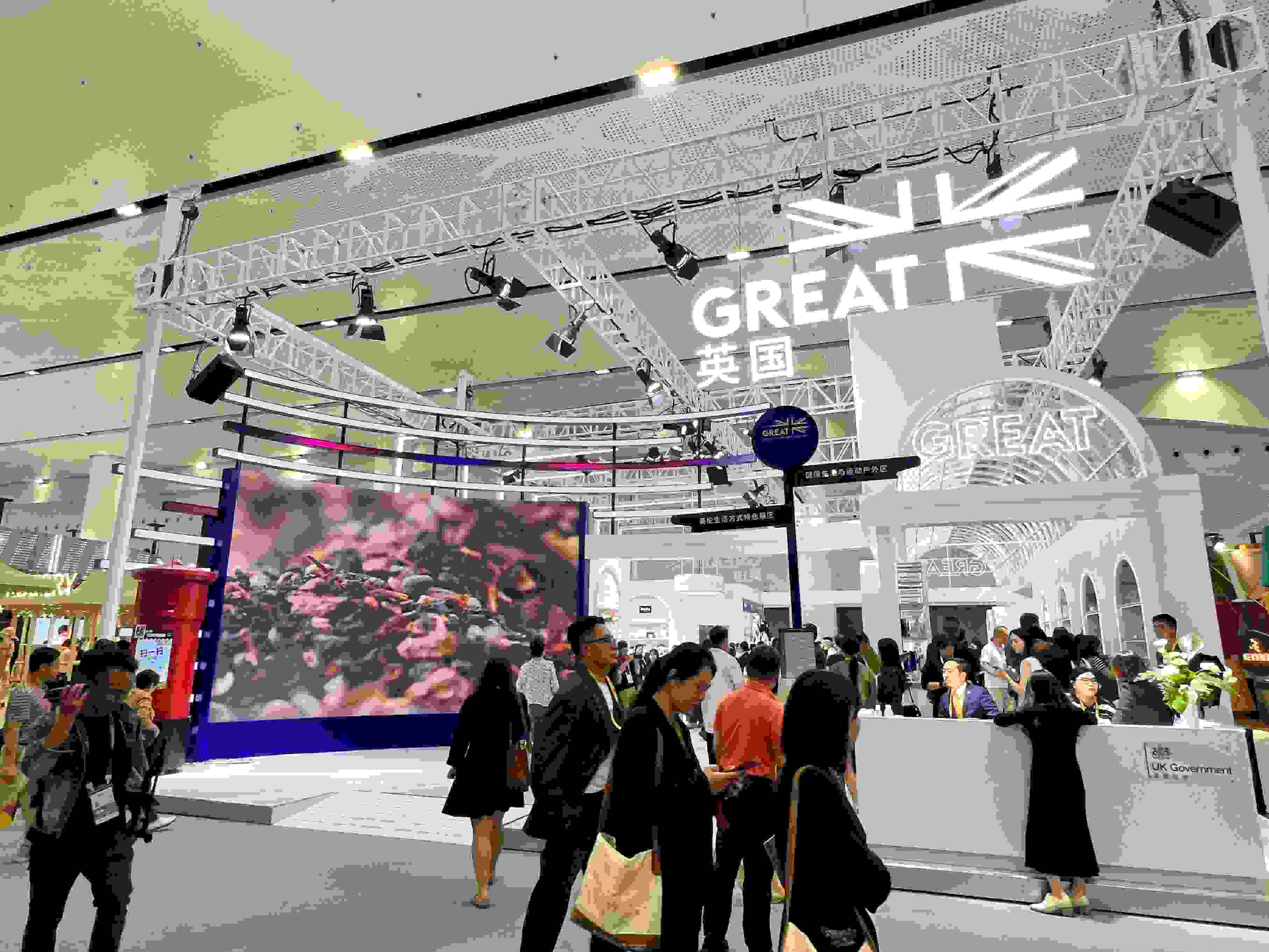 在消博會上，主賓國英國國家館開館。人民網記者 趙瞳攝