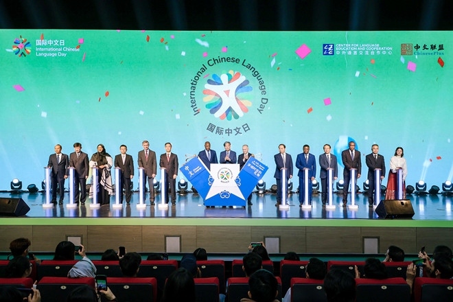 中外嘉賓共同啟動2025“國際中文日”。中外語言交流合作中心供圖