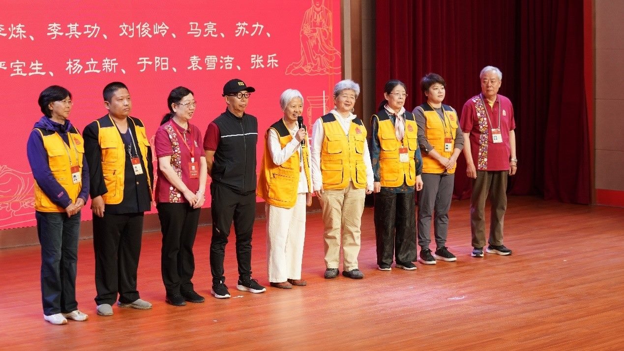 服務(wù)滿二十年志愿者代表發(fā)表感言。故宮博物院供圖