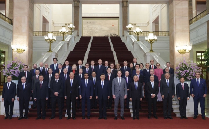 3月28日上午，國(guó)家主席習(xí)近平在北京人民大會(huì)堂會(huì)見(jiàn)國(guó)際工商界代表。新華社記者 丁林 攝