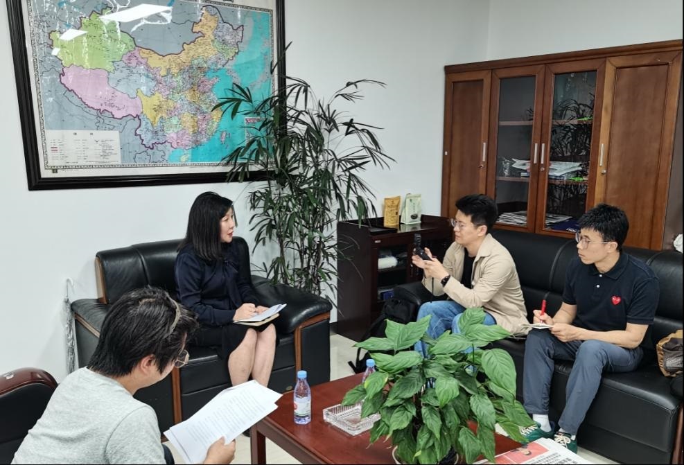 記者采訪企業(yè)跨境物流建設情況。人民網 孫啟凡攝